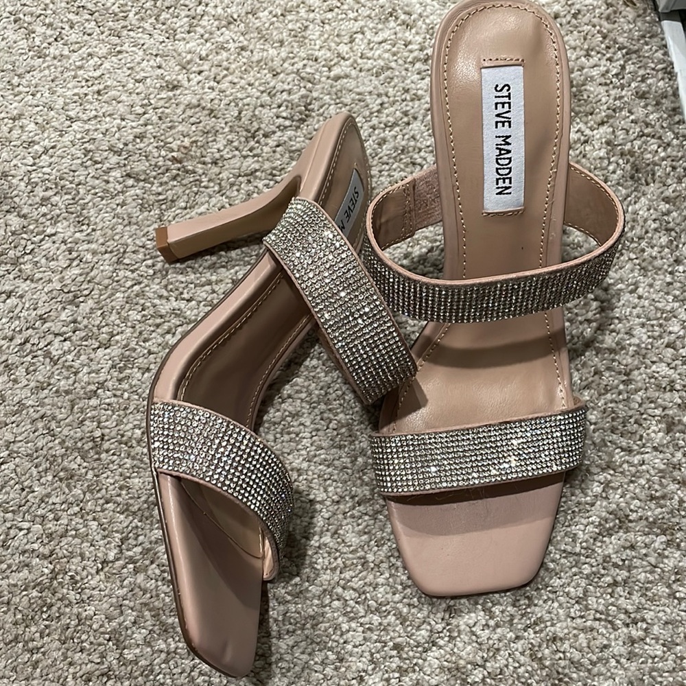 NEW! Never worn nude embellishment heels
